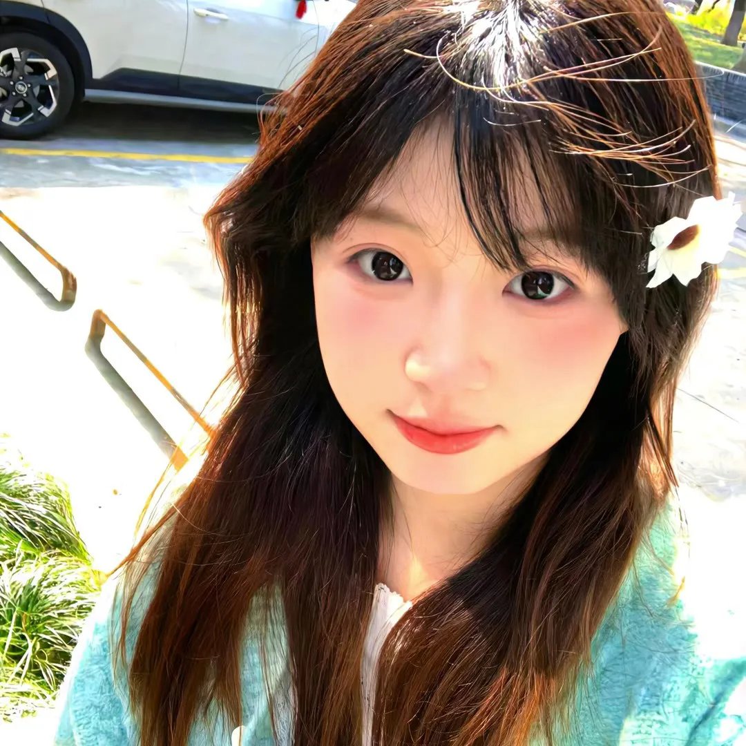 他很怪，他是我爸爸